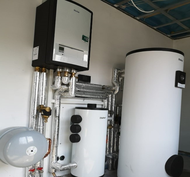 Anlage Gerwisch Foto einer Heizungsanlage mit Warmwasserspeicher
